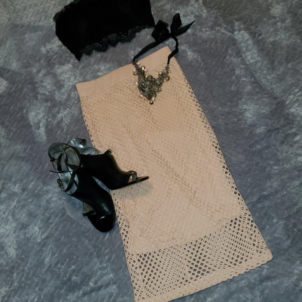 Beautiful Kardashian Kollection high wasted skirt!